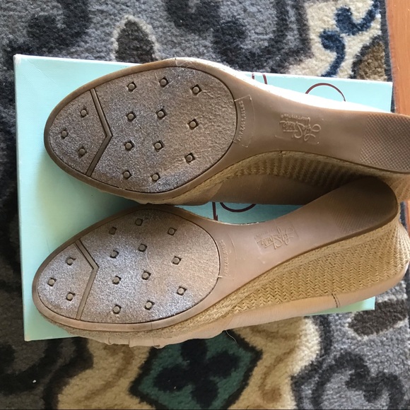 EUC Lifestride Beige Silk Wedge - Picture 6 of 6